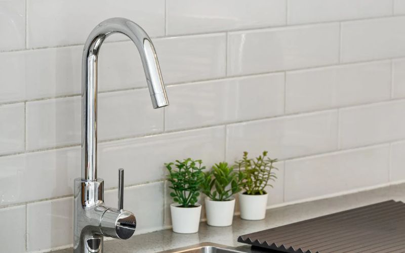 Byte av blandare, packning, bortkopplat varmvattenberedare, Tyresö, Björndalen